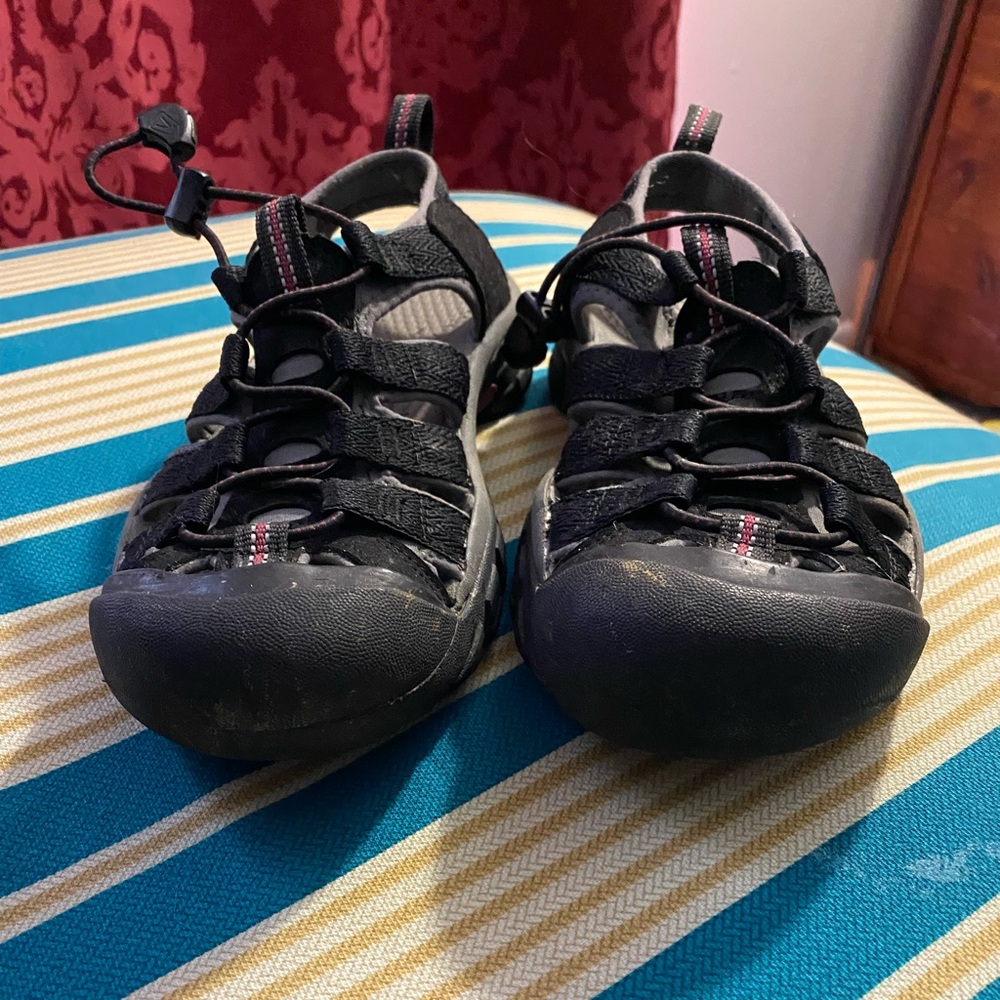 Women’s Keen Water Sandals size 6
